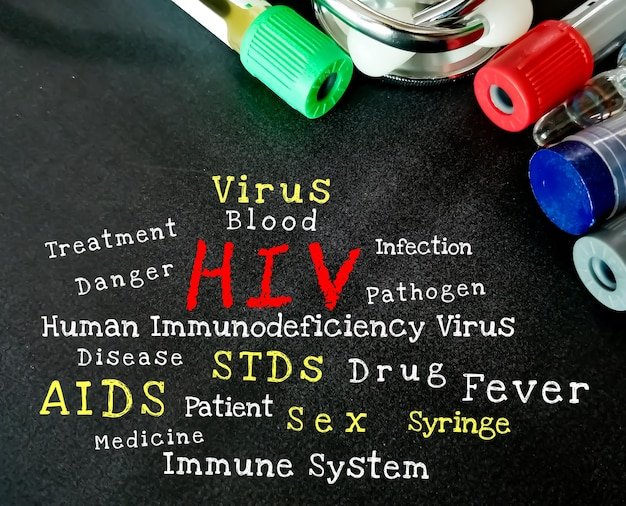 Les vaccins contre la COVID-19 et les infections antérieures réduisent la transmission d’Omicron: Une étude menée dans les prisons californiennes a révélé que la vaccination récente et les rappels réduisent l’infectiosité, mais le risque d’infection reste élevé$nbsp $;